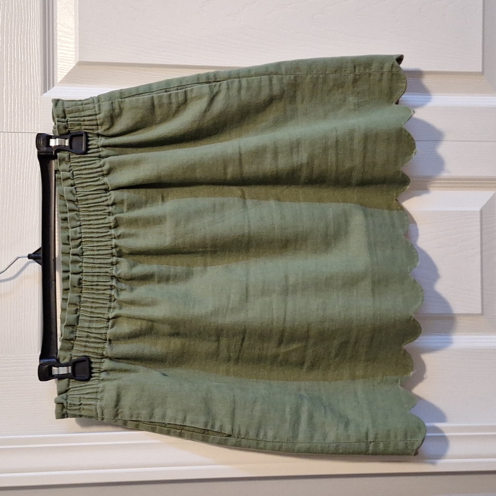 Pale green scallop hem skirt